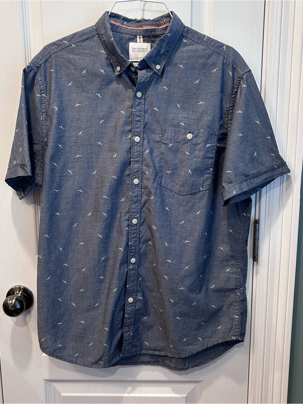 Cactus Man Ricky Singh Men's Short Sleeve Button Up Blue Birds Coastal Size LG